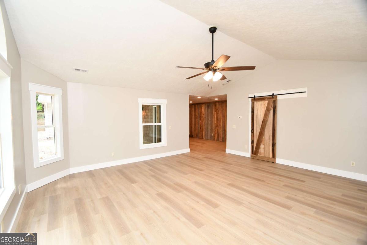 257 Lake Place Drive Property Photo 16