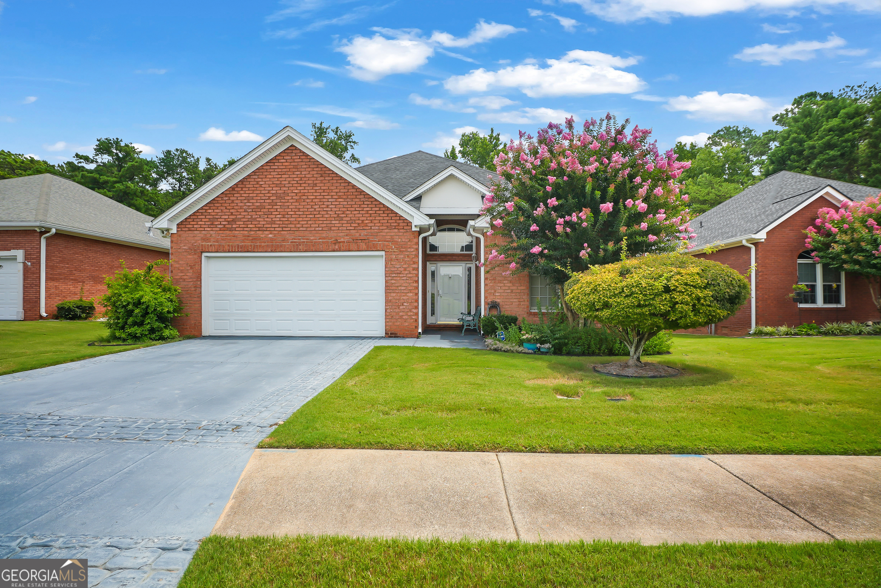 7650 Livingston Drive Property Photo 1