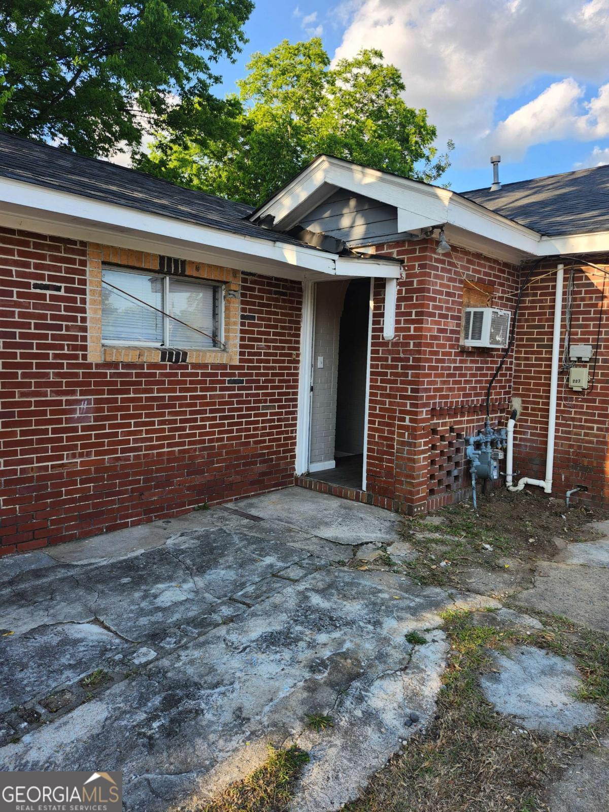 225 Straight Street Property Photo 1