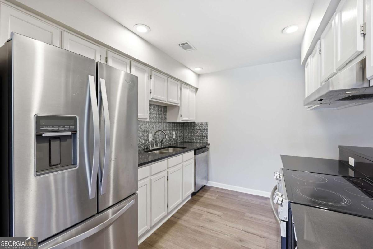 605 Candler Street # B13 Property Photo 12