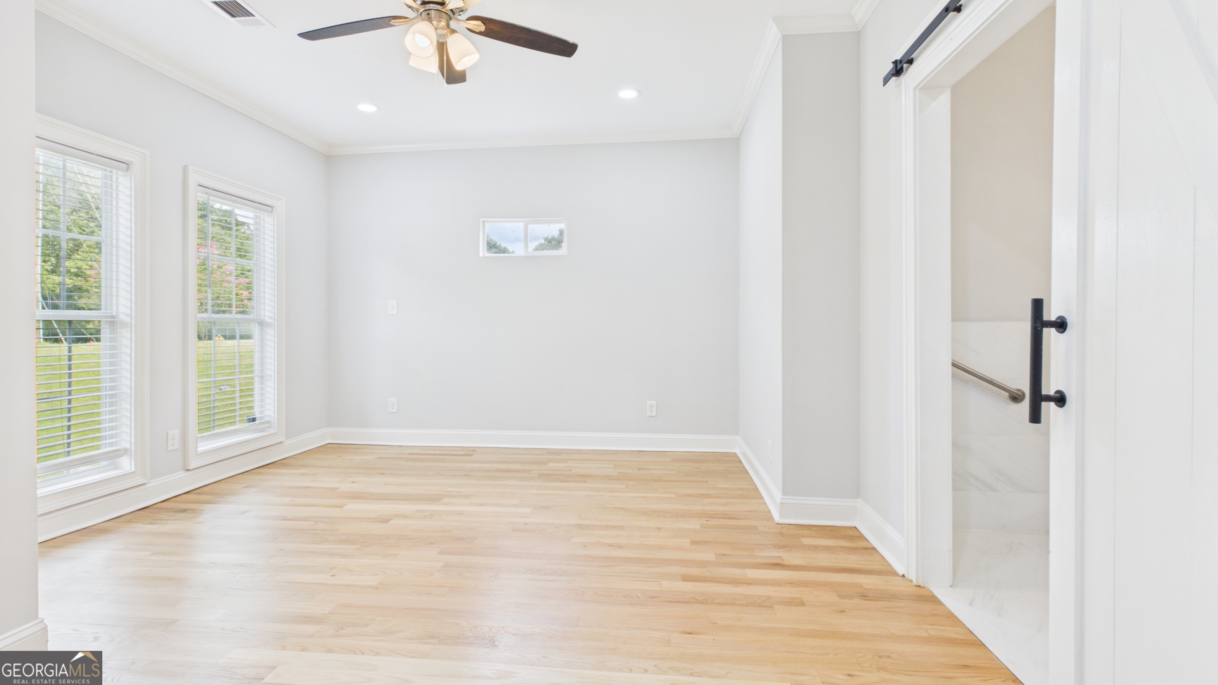 450 E End Road Property Photo 23