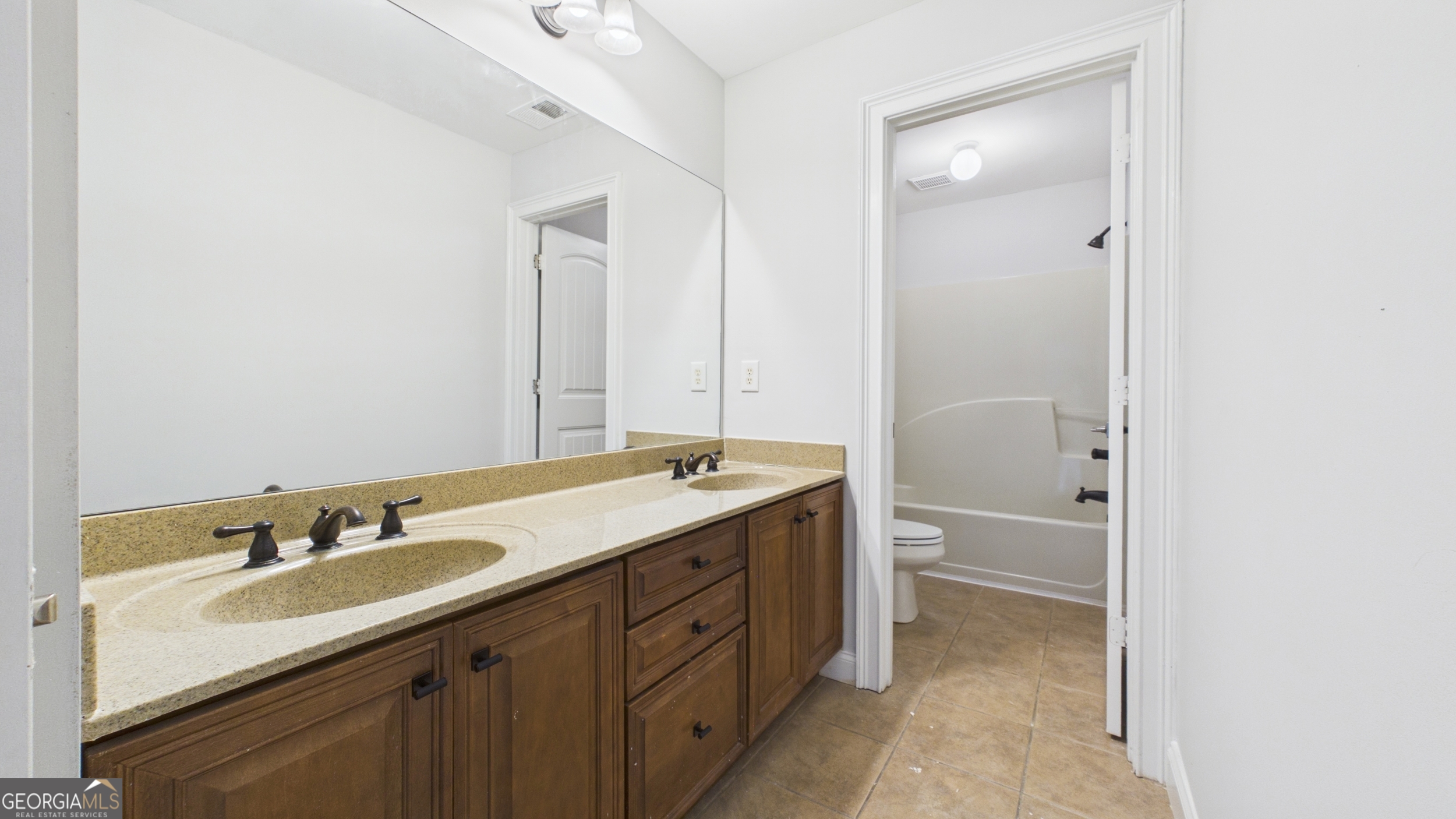 450 E End Road Property Photo 54