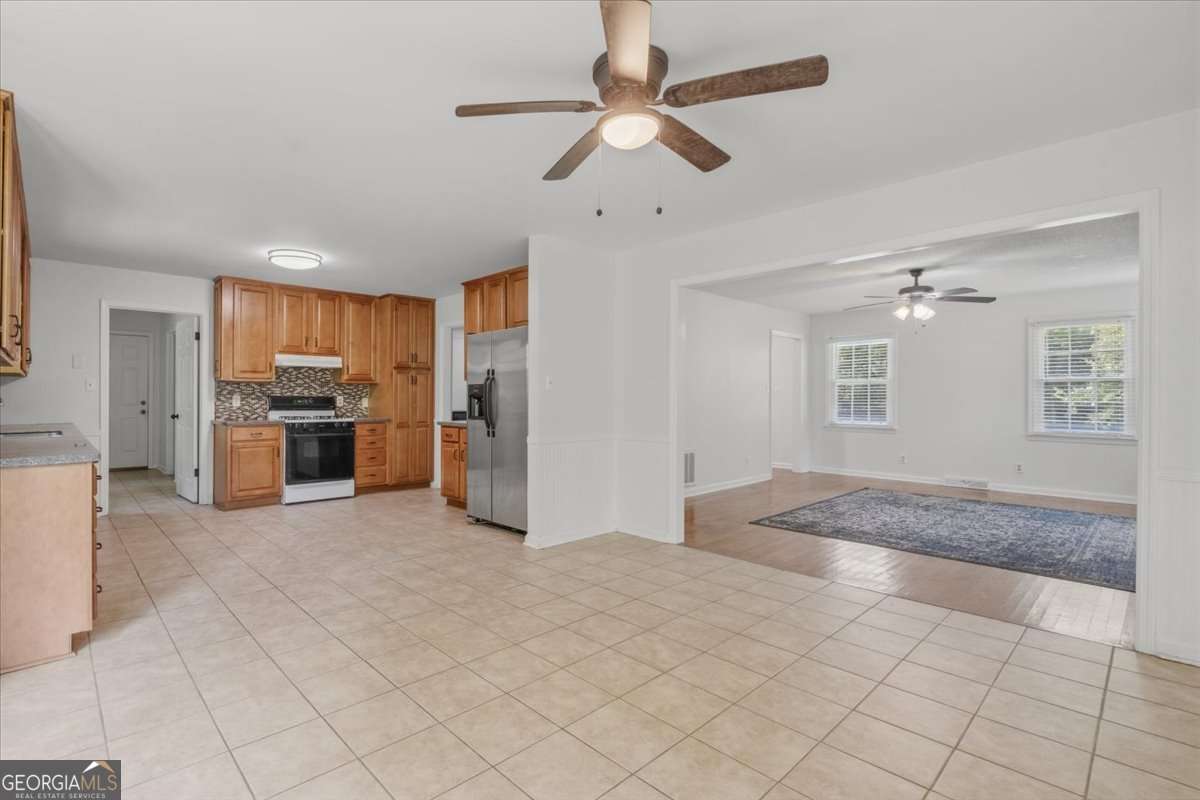 591 Old Taylorsville Road Property Photo 2