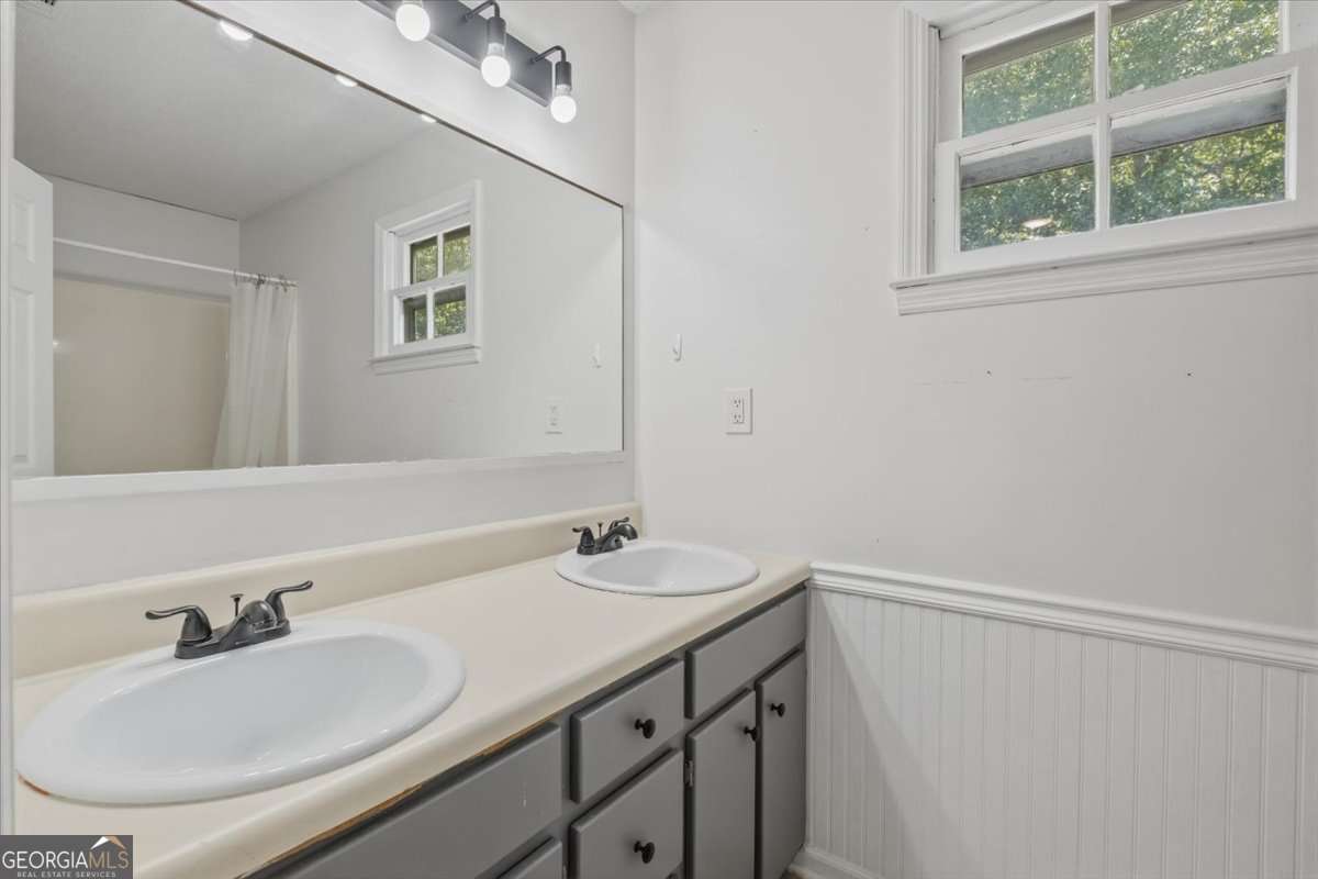 591 Old Taylorsville Road Property Photo 4