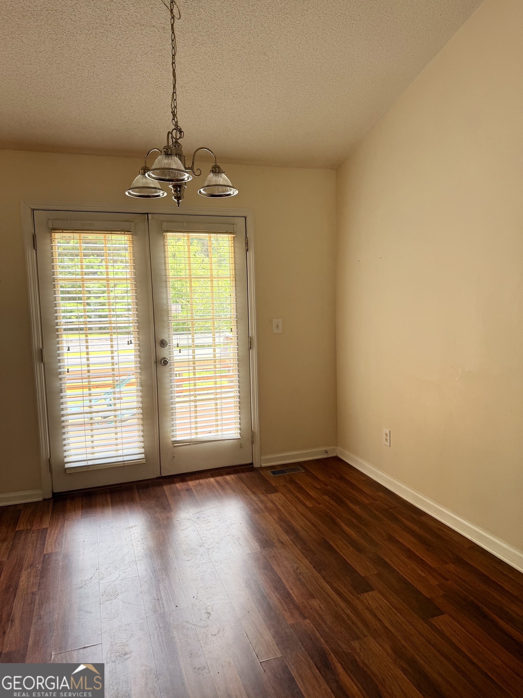 304 Oliver Court Property Photo 21