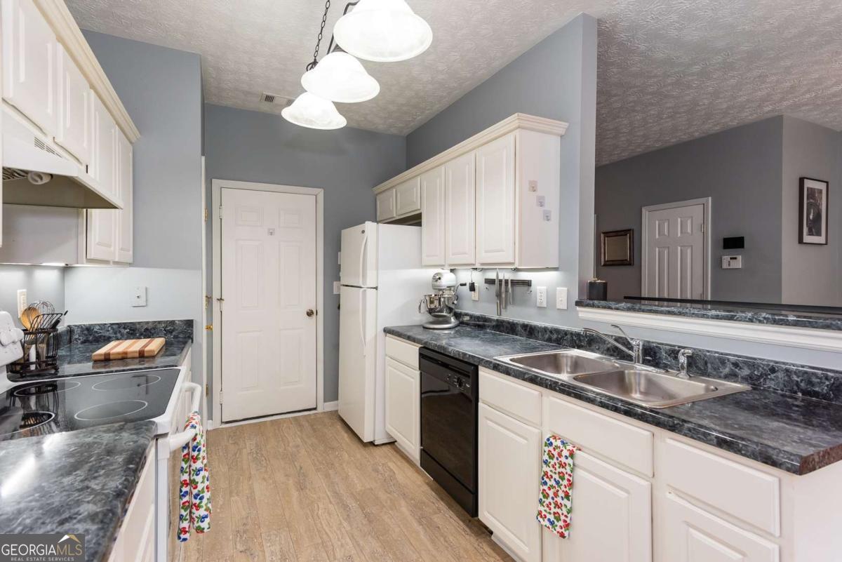 3646 Lantern Crest Cove Property Photo 15