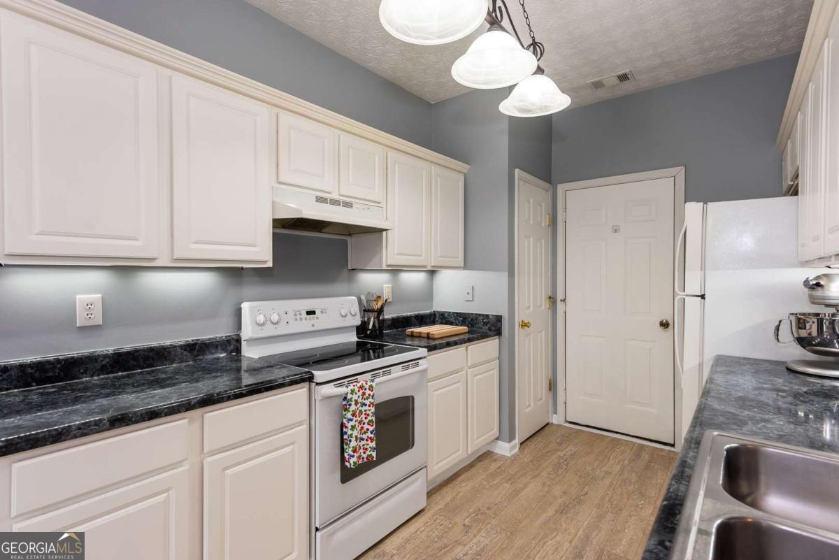 3646 Lantern Crest Cove Property Photo 17