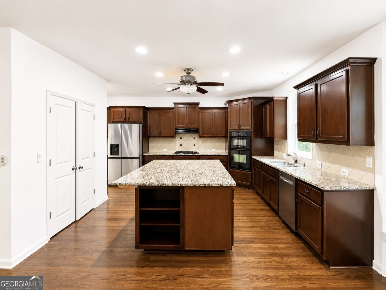 320 New Point Lane Property Photo 10