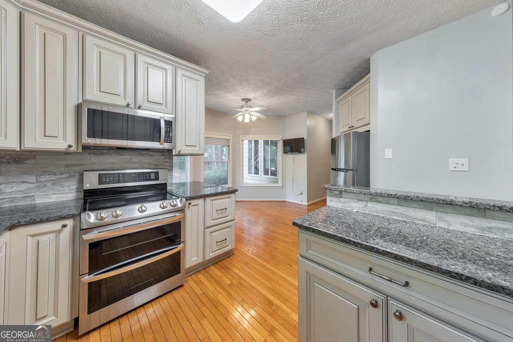 2051 E Piedmont Road Property Photo 19