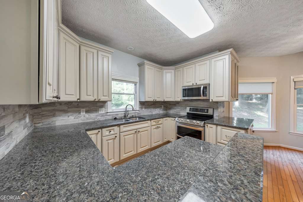 2051 E Piedmont Road Property Photo 20