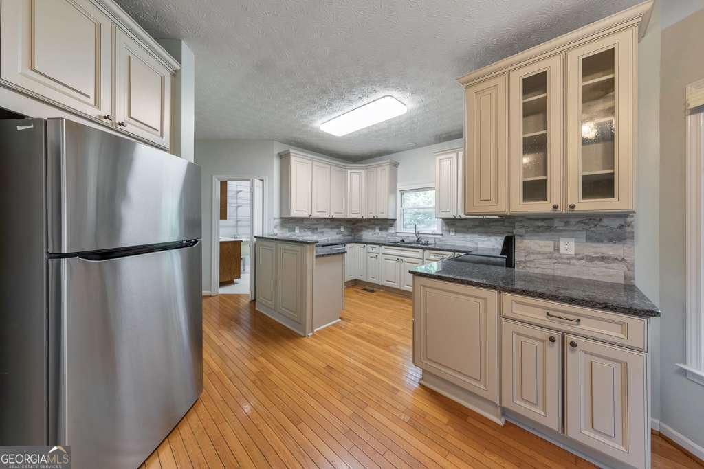 2051 E Piedmont Road Property Photo 21