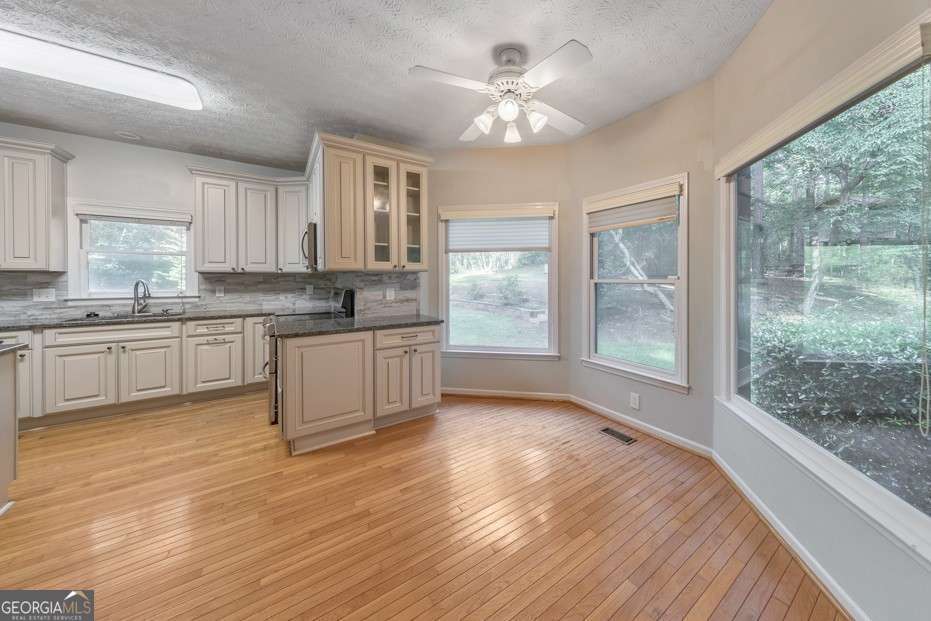 2051 E Piedmont Road Property Photo 22