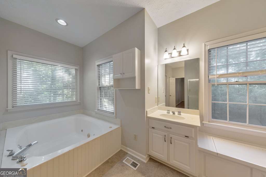 2051 E Piedmont Road Property Photo 33