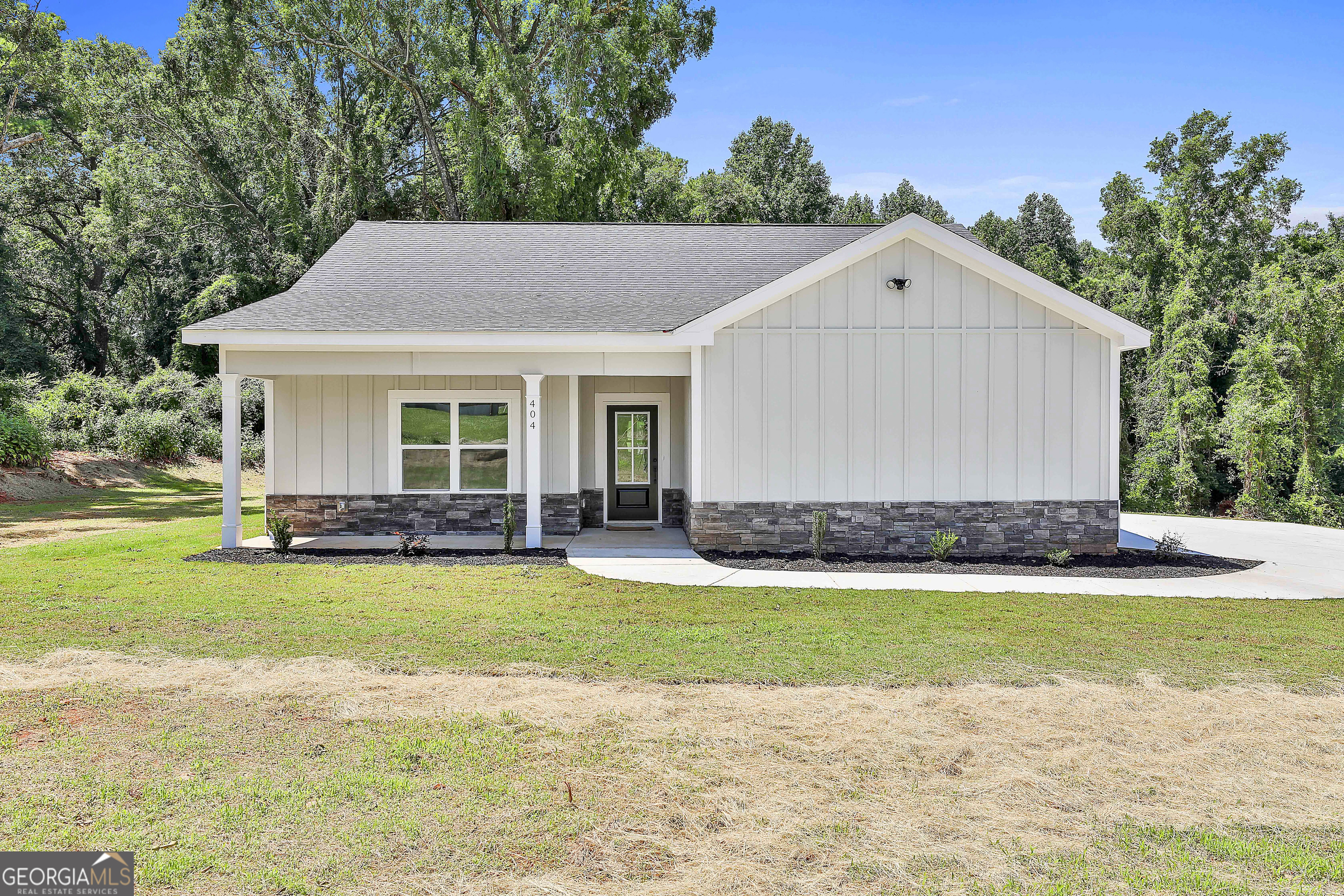 404 W Boyd Road Property Photo 1