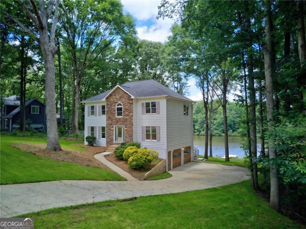 511 Lakeside Drive Property Photo 2