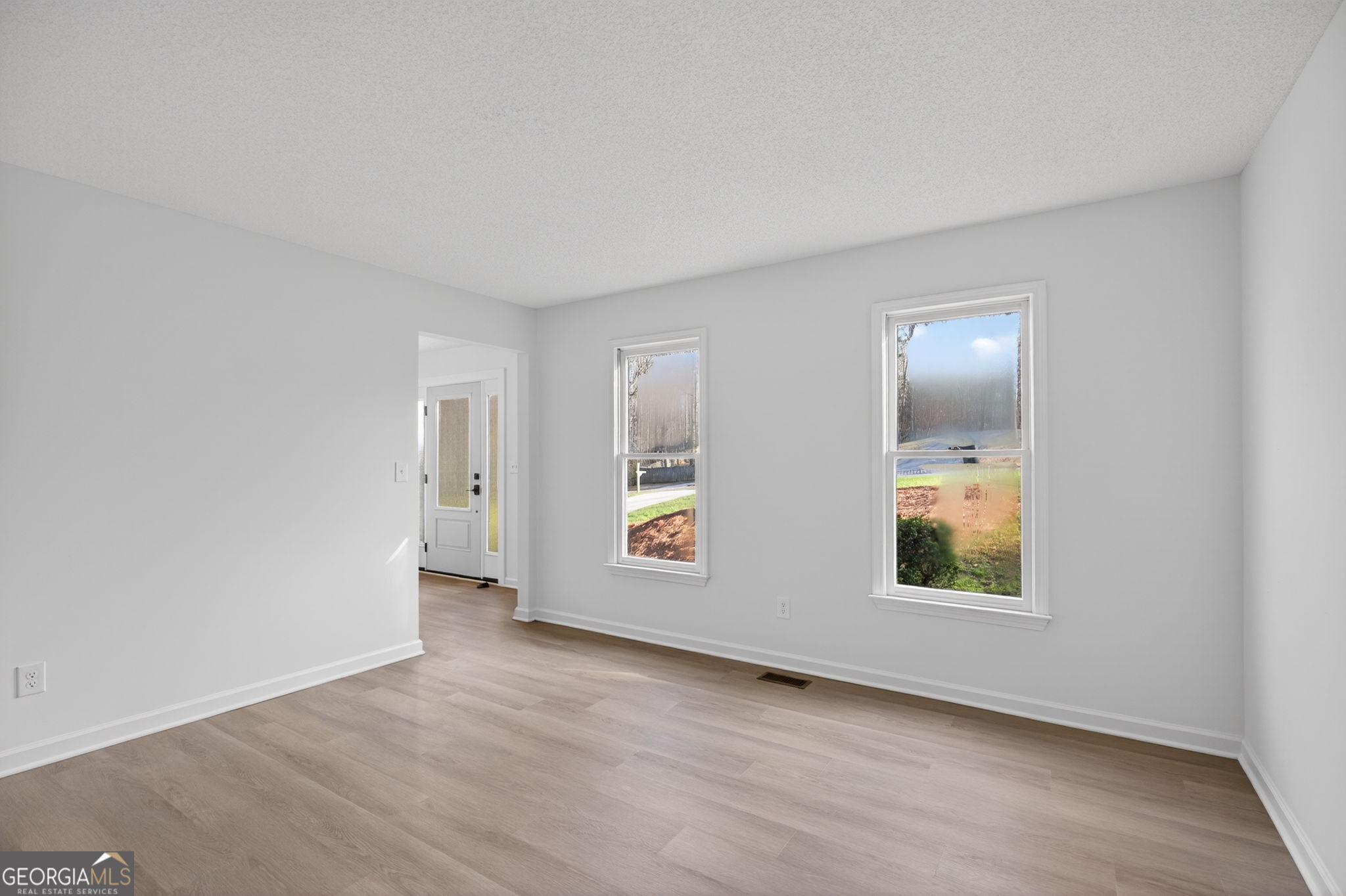511 Lakeside Drive Property Photo 5