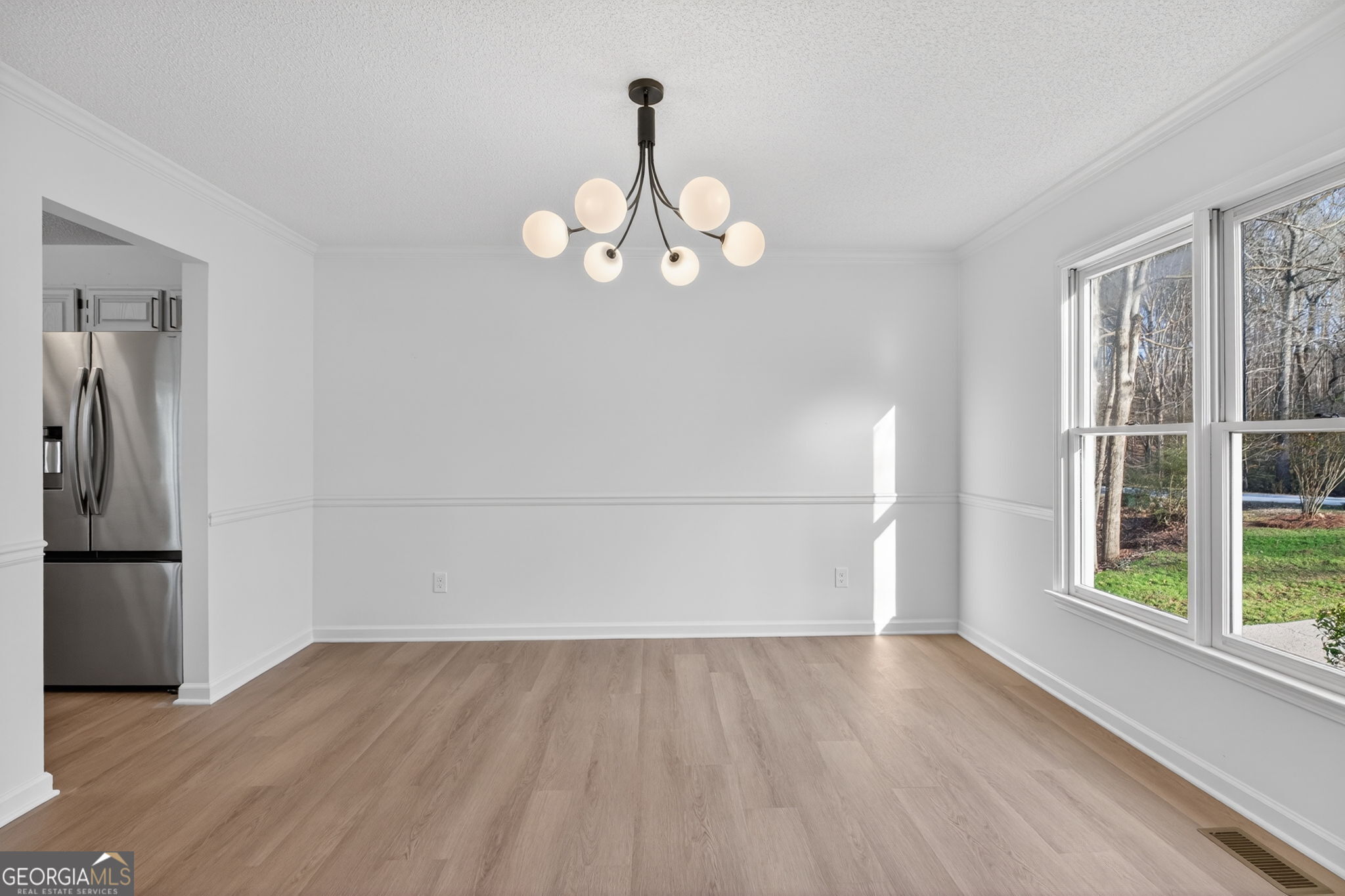 511 Lakeside Drive Property Photo 8