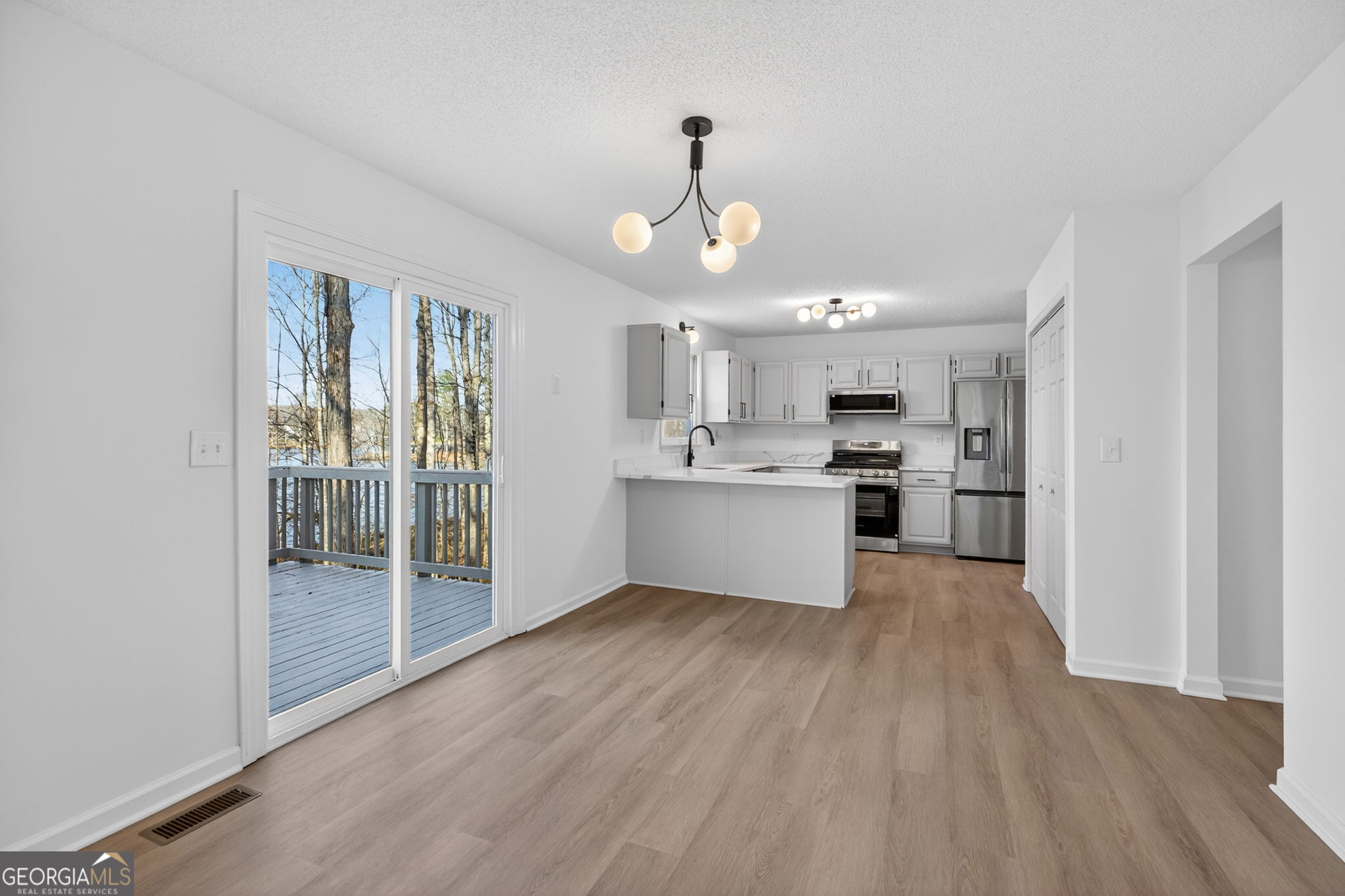 511 Lakeside Drive Property Photo 15