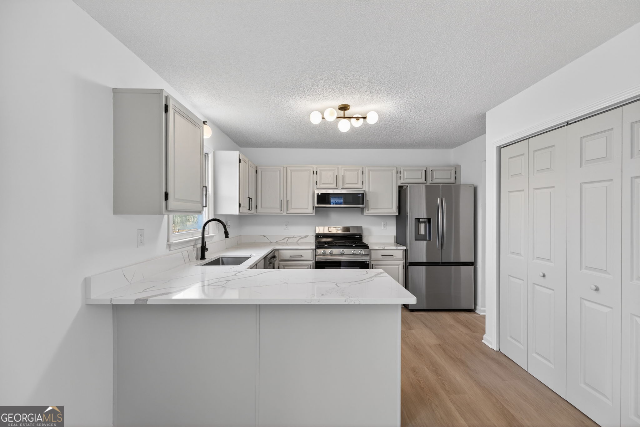 511 Lakeside Drive Property Photo 17