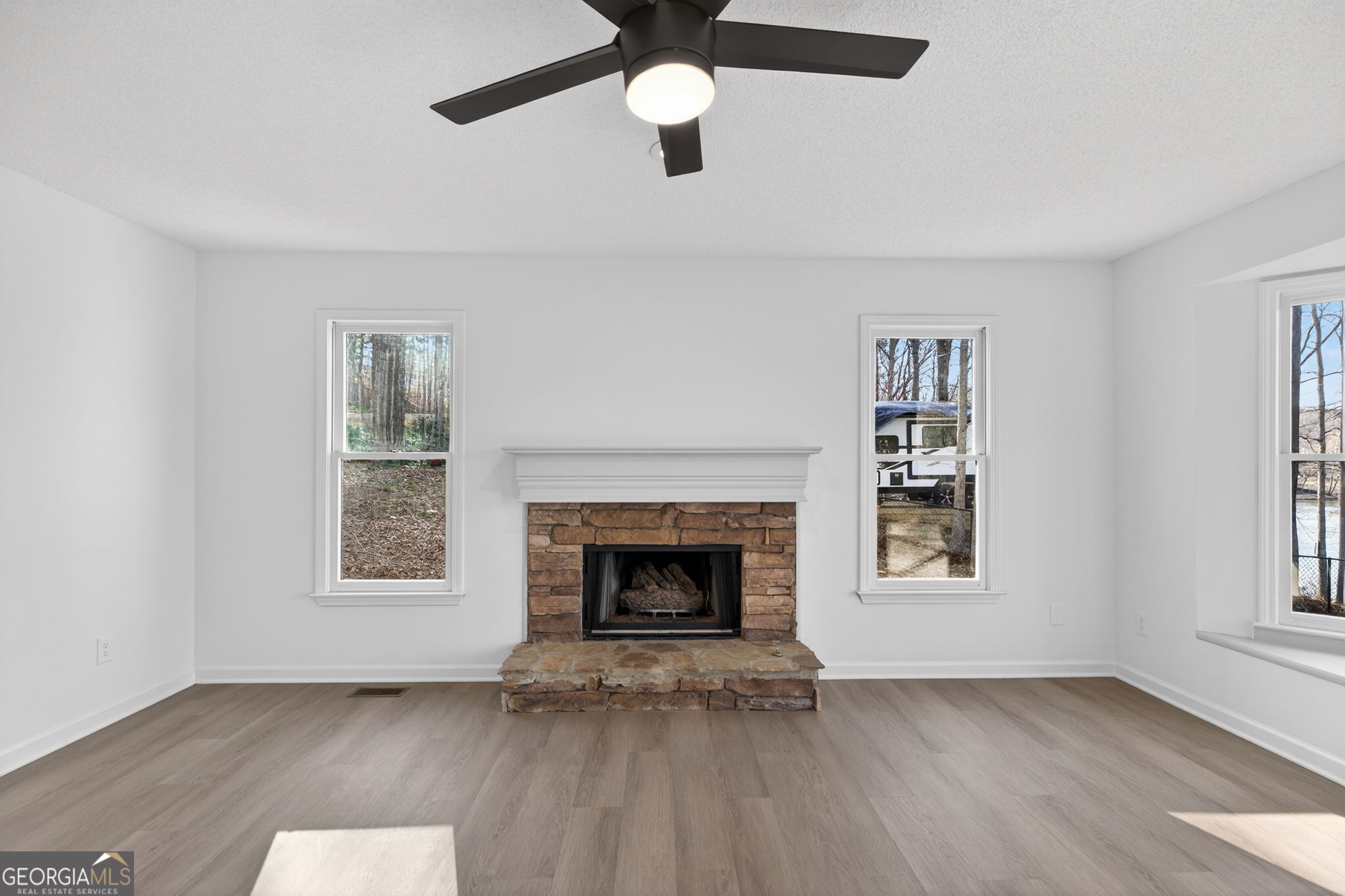 511 Lakeside Drive Property Photo 22