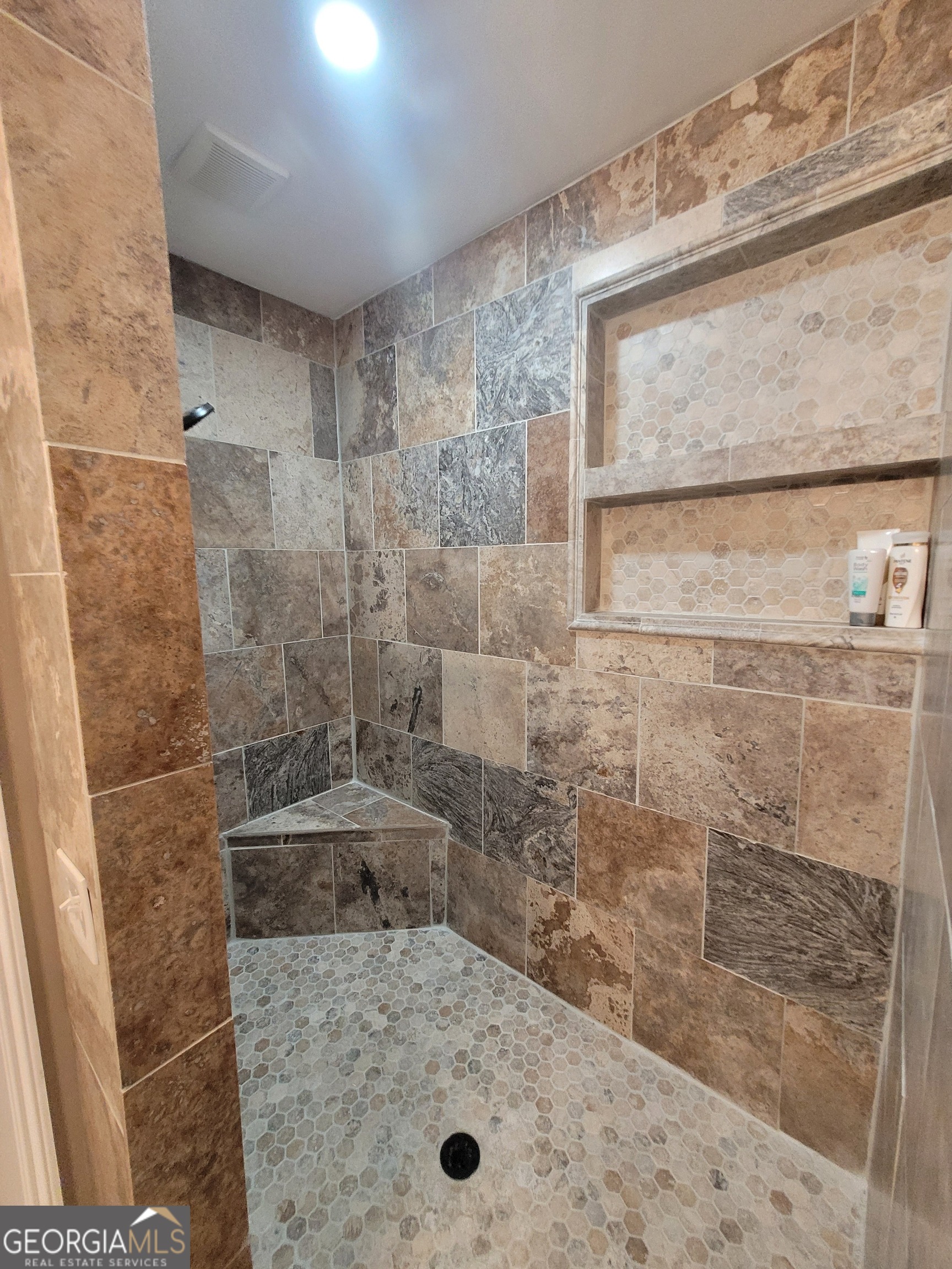31 Cardinal Road Se Property Photo 8