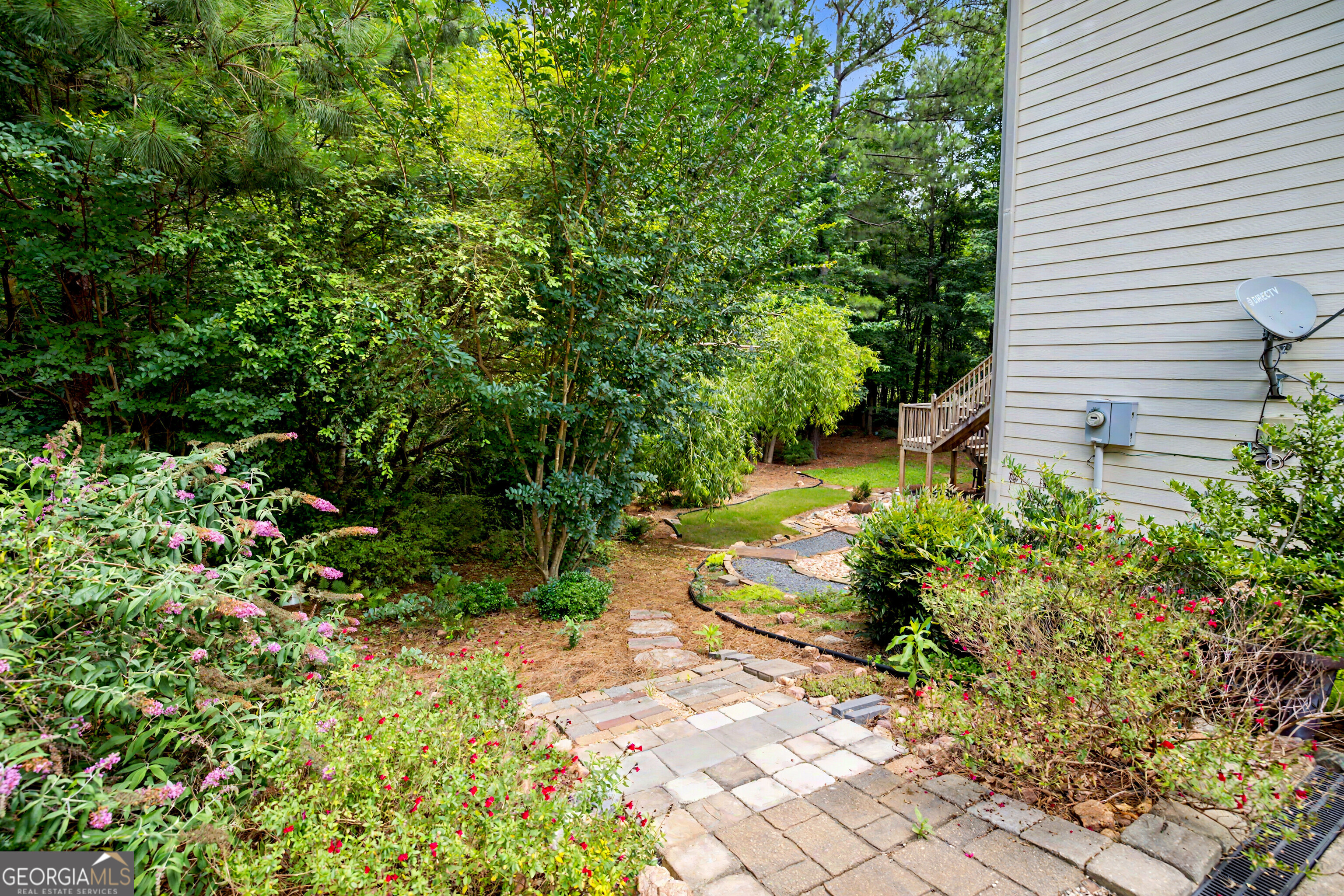 120 Meadow View Glen Property Photo 4