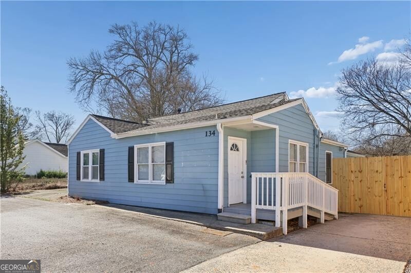 134 South Avenue SE Property Photo 1