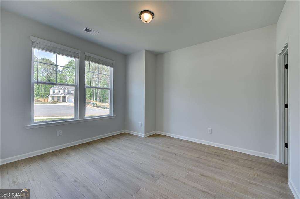 252 Chiswick Loop Property Photo 5