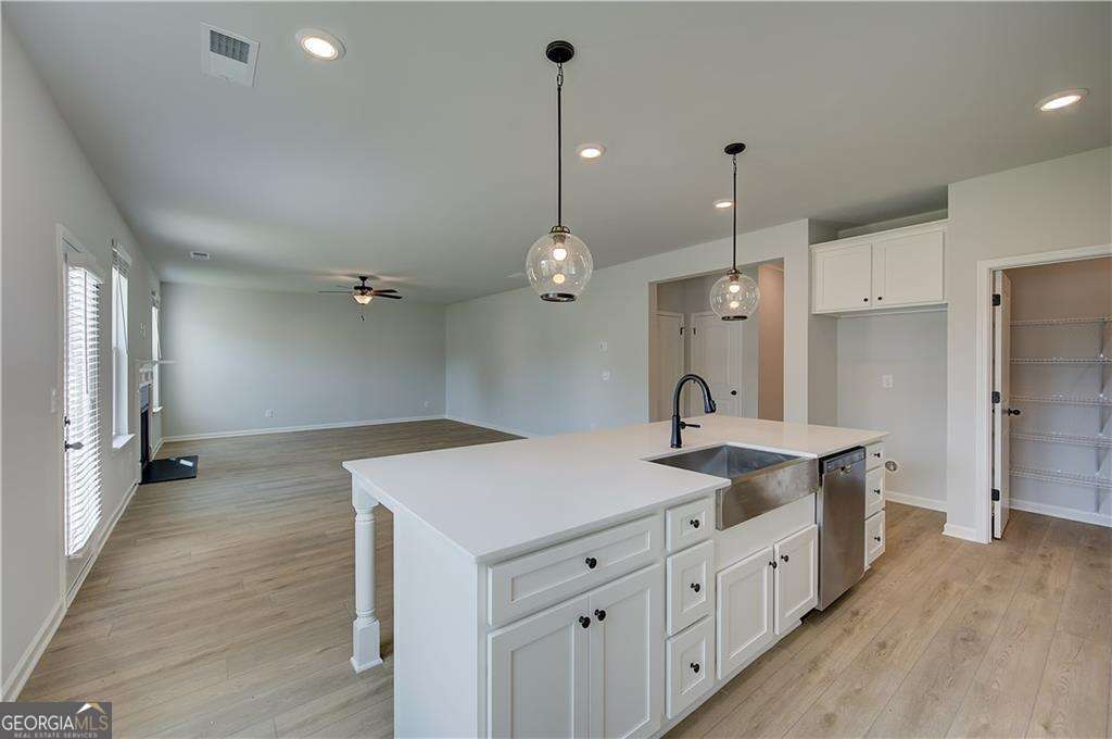 252 Chiswick Loop Property Photo 9