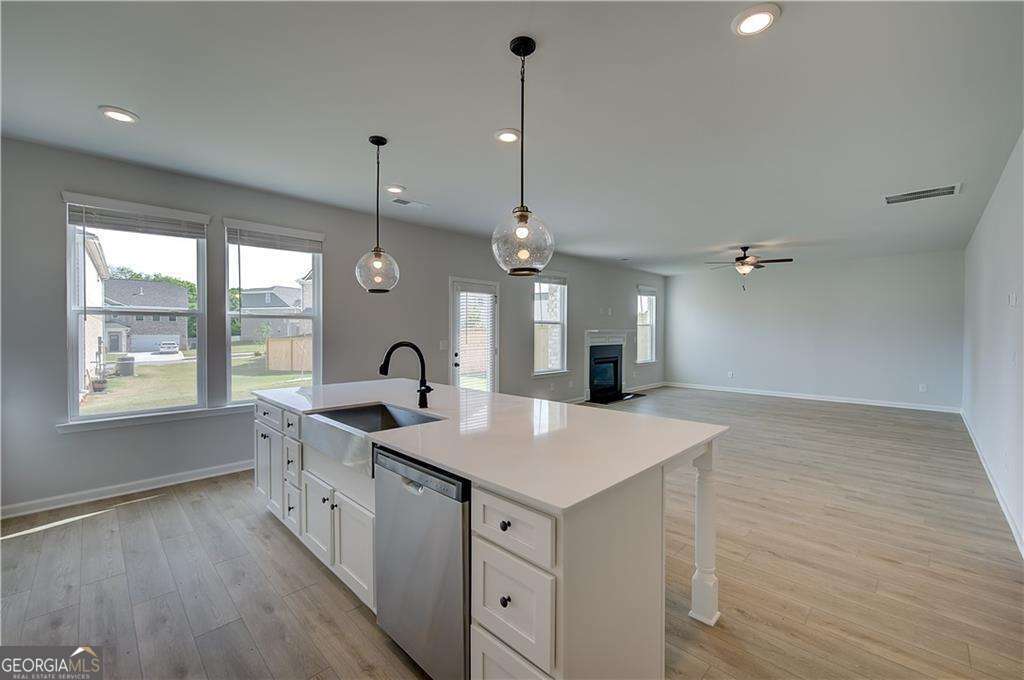 252 Chiswick Loop Property Photo 10
