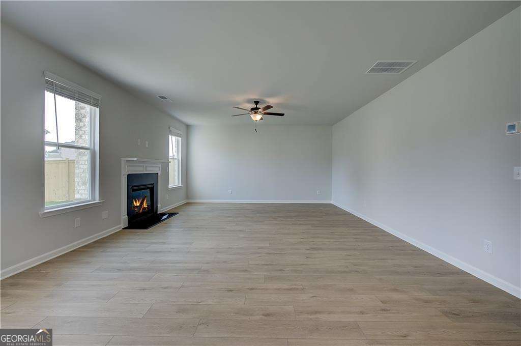 252 Chiswick Loop Property Photo 12