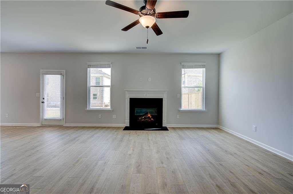 252 Chiswick Loop Property Photo 13