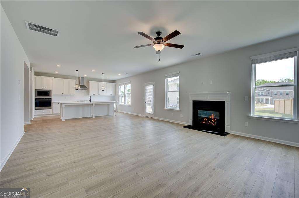 252 Chiswick Loop Property Photo 15
