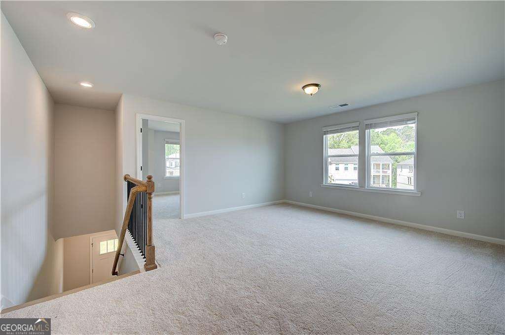 252 Chiswick Loop Property Photo 16