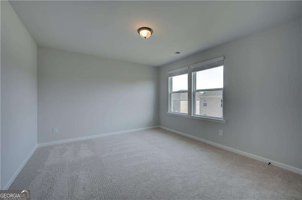 252 Chiswick Loop Property Photo 18