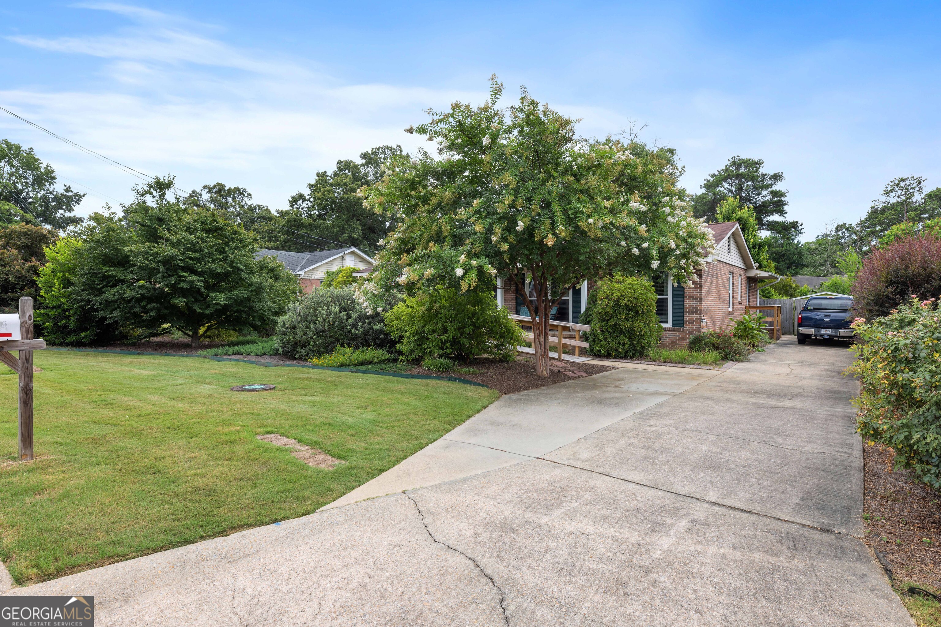 4202 Cheshire Bridge Road Property Photo 1