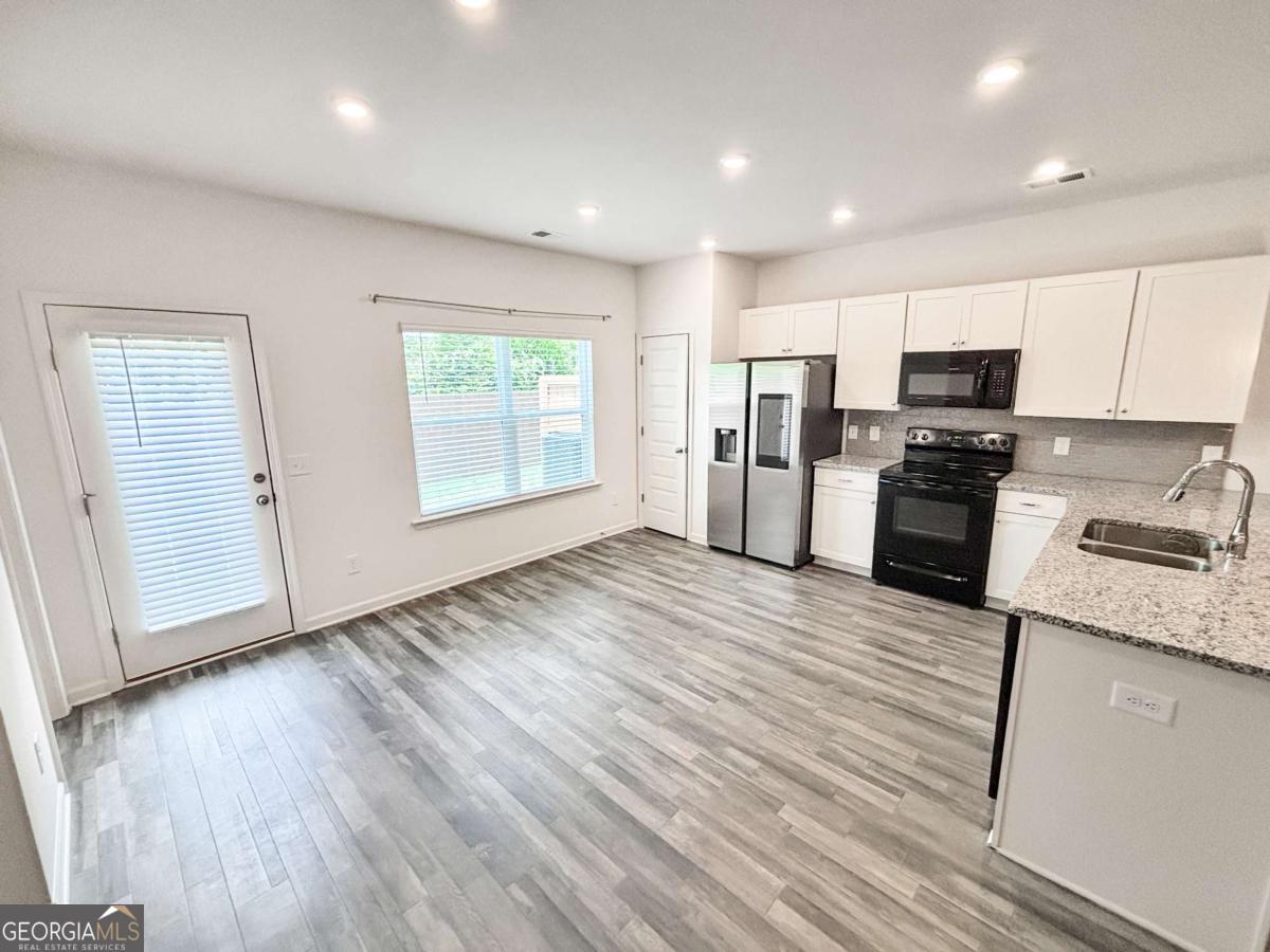 5784 Silver Lake Drive Property Photo 4