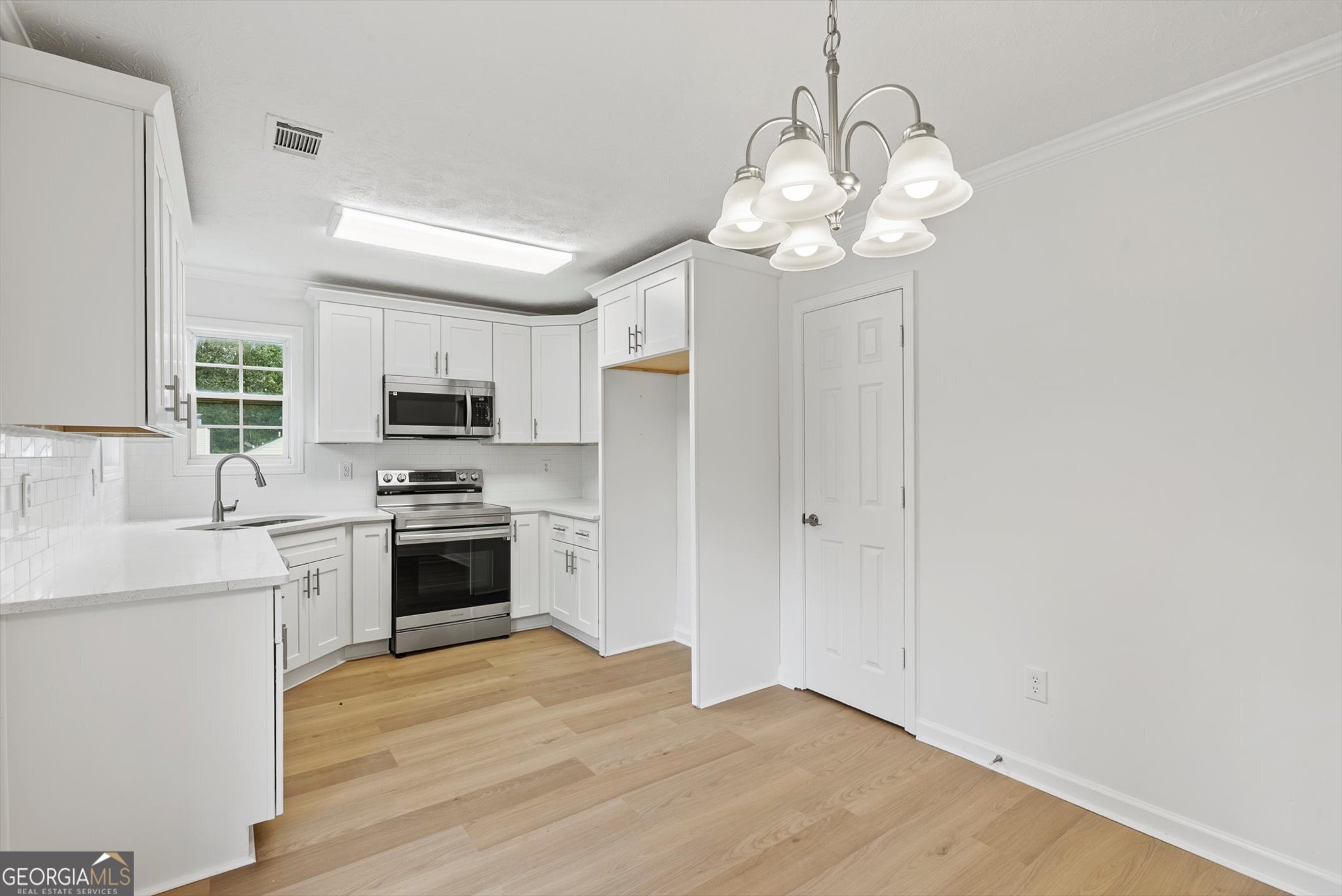 1700 Bismarck Circle Property Photo 6