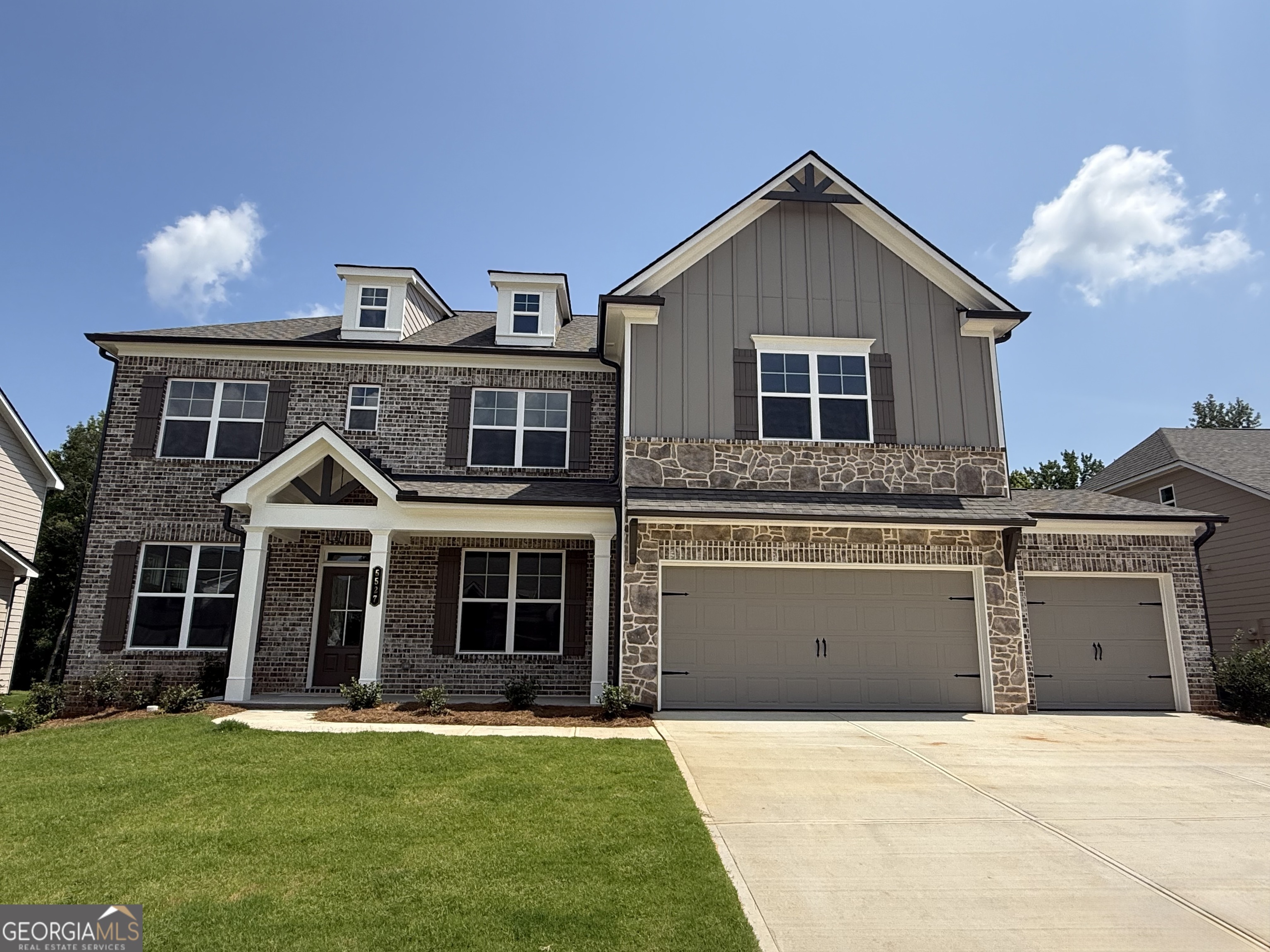 5527 Tullis Drive Property Photo 1