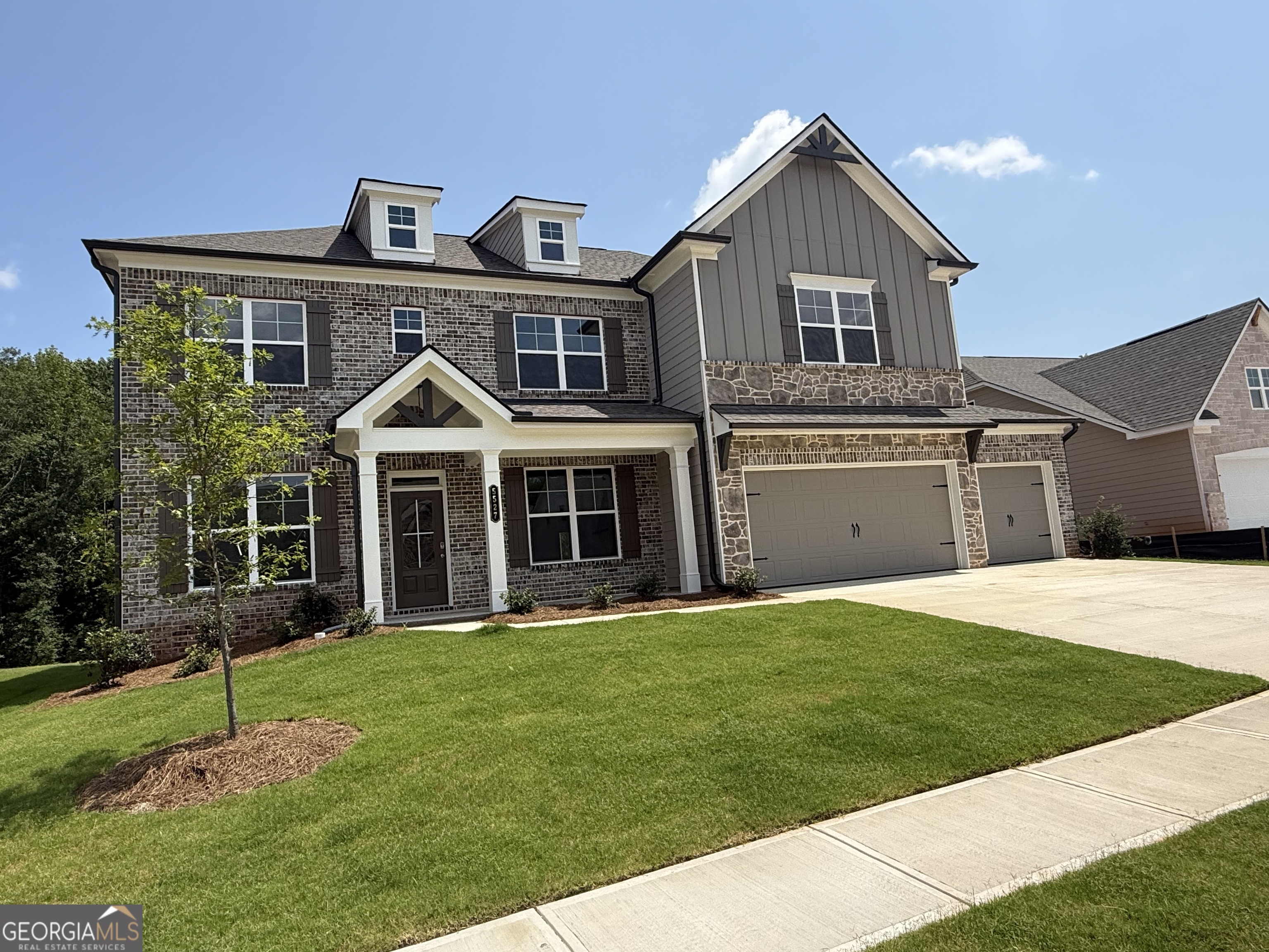 5527 Tullis Drive Property Photo 2