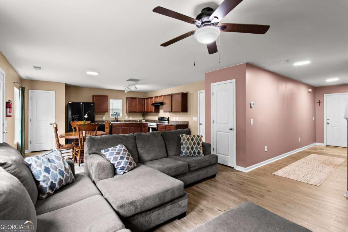 10 Windsor Court Property Photo 6