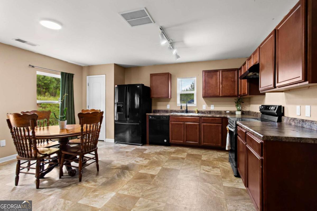 10 Windsor Court Property Photo 7