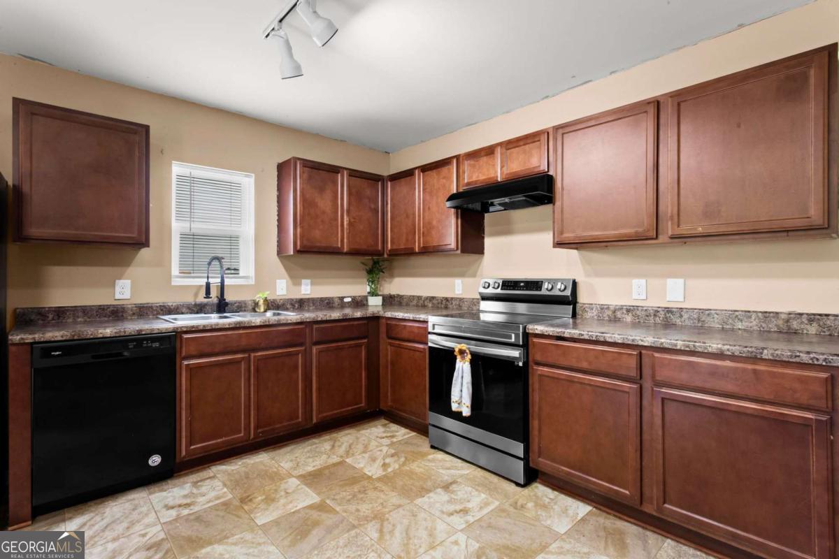 10 Windsor Court Property Photo 9