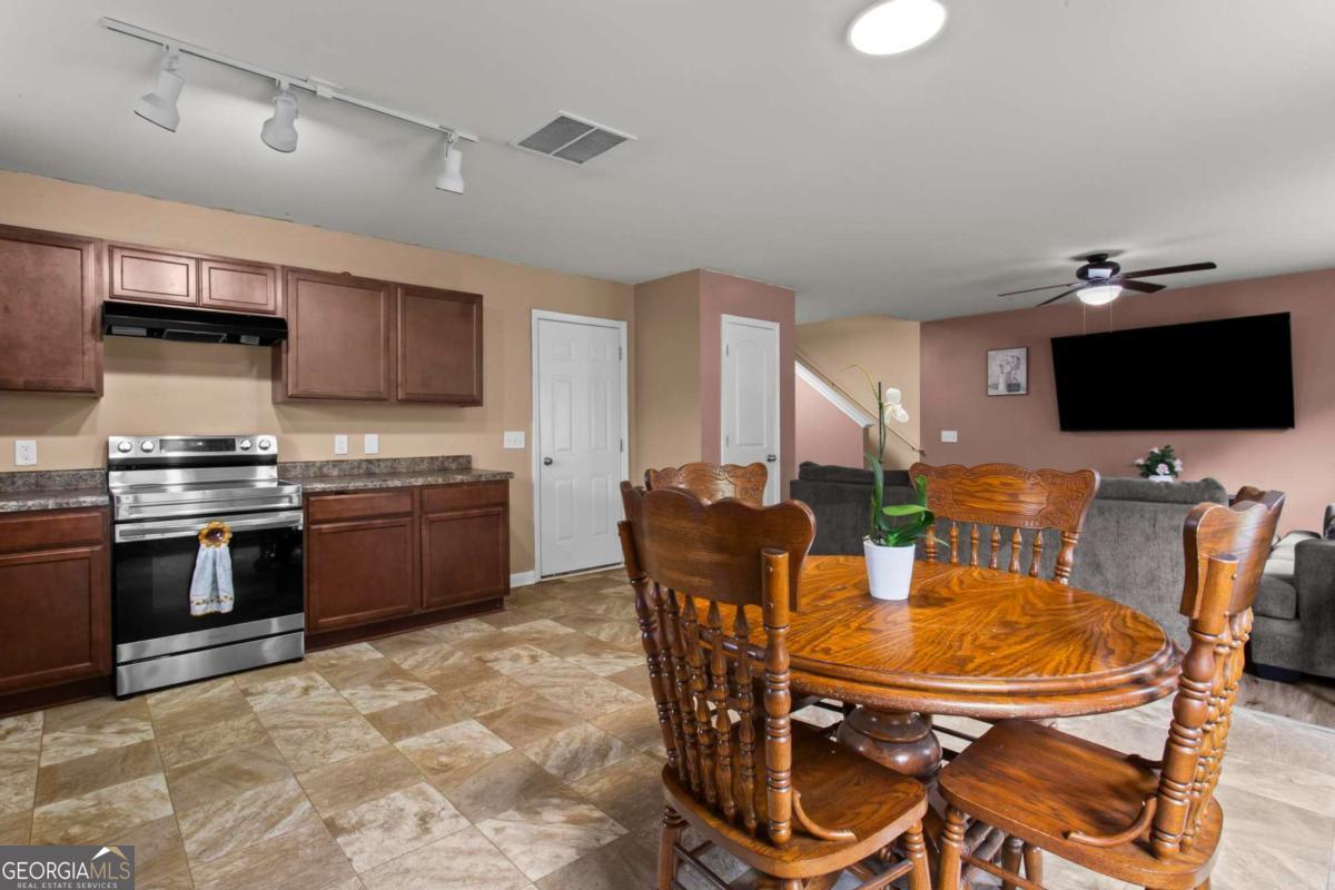 10 Windsor Court Property Photo 11
