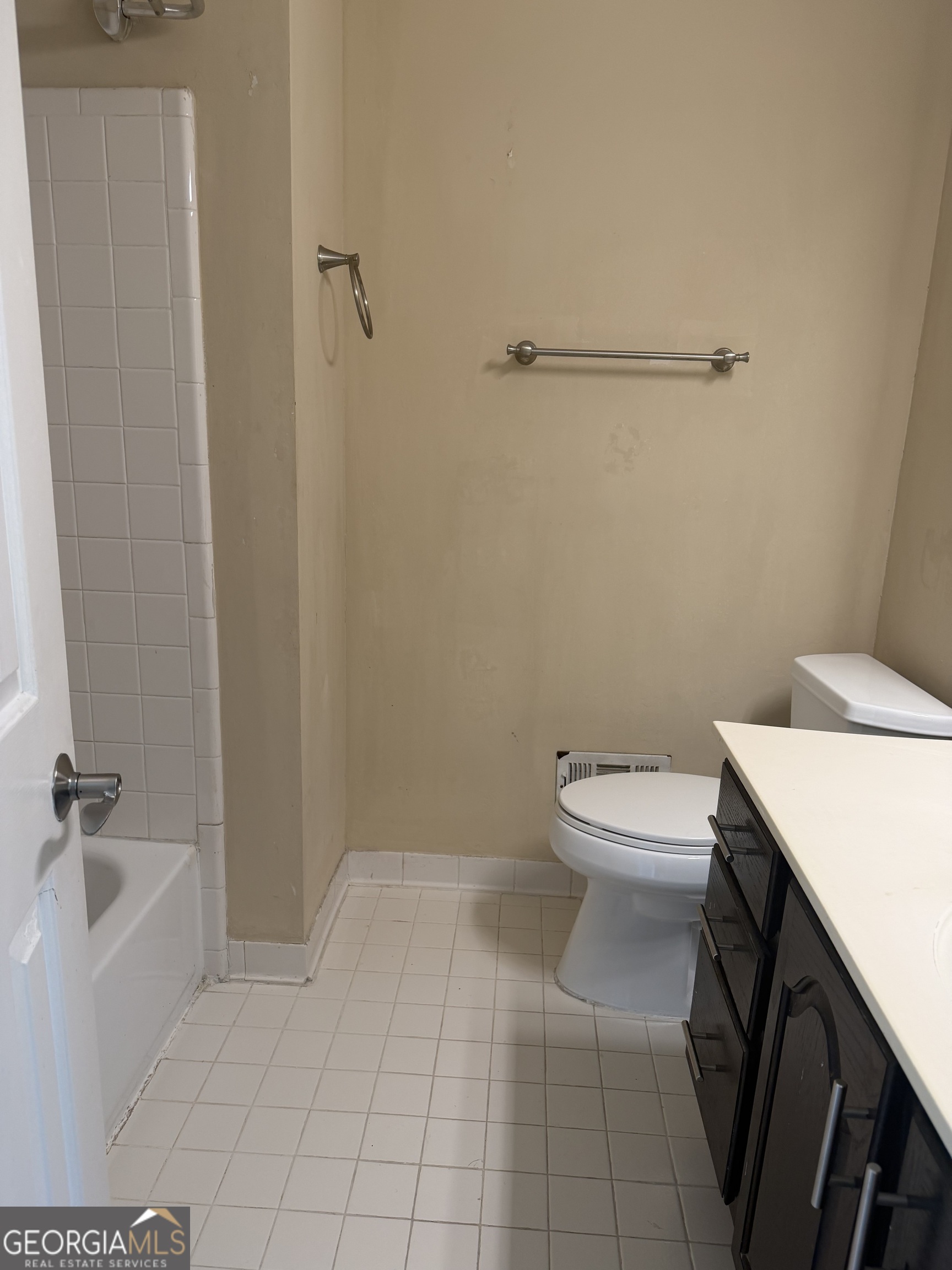 513 Salem Woods Drive Se Property Photo 5