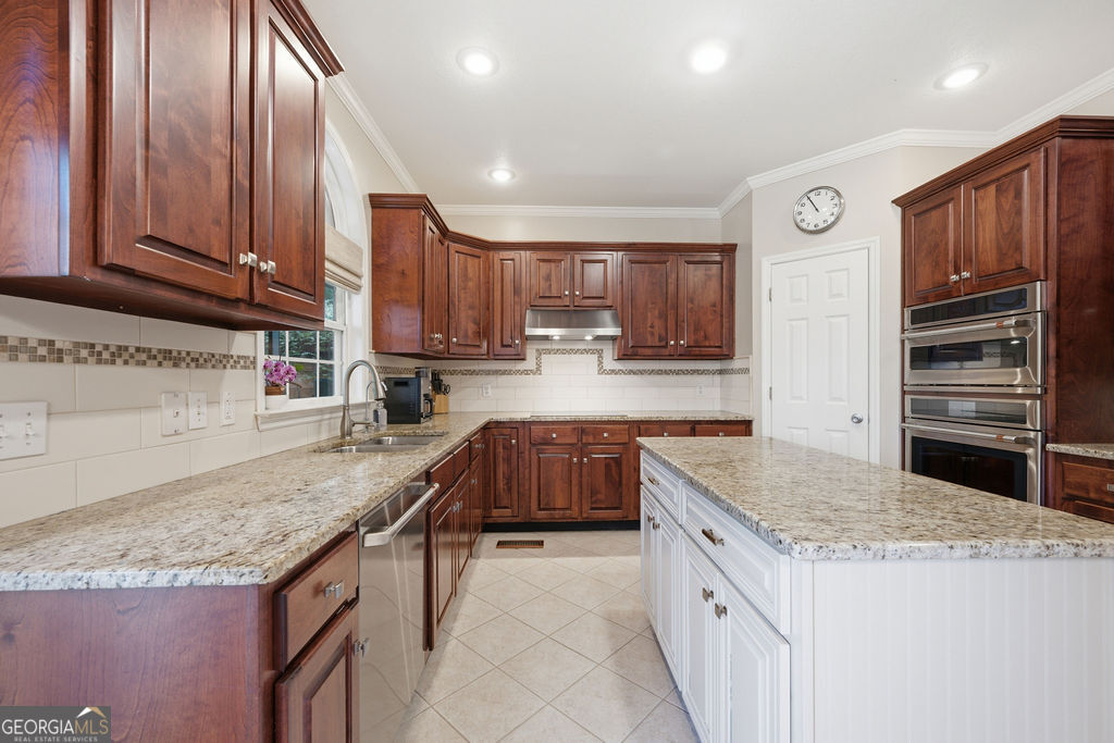 7 Windsor Lane Property Photo 17