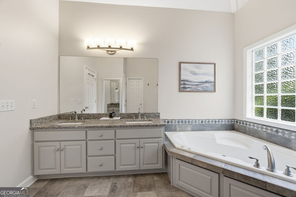 7 Windsor Lane Property Photo 25