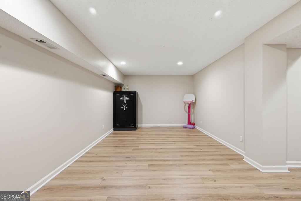 7 Windsor Lane Property Photo 49