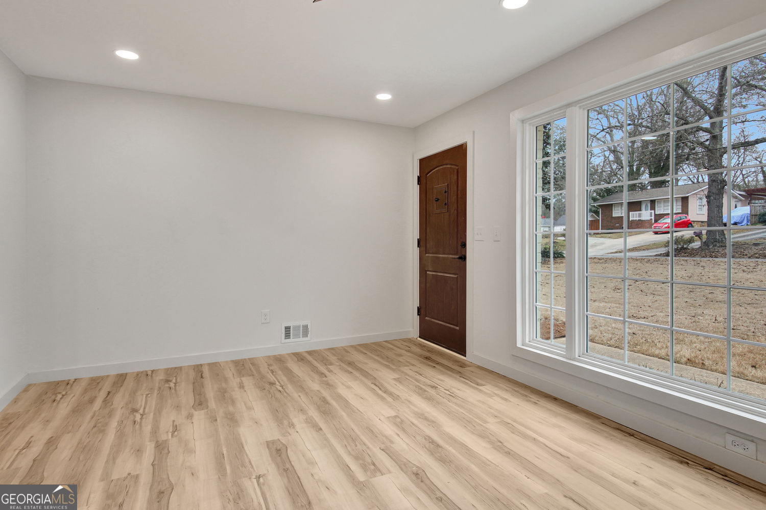 183 Pine Street Ne Property Photo 10