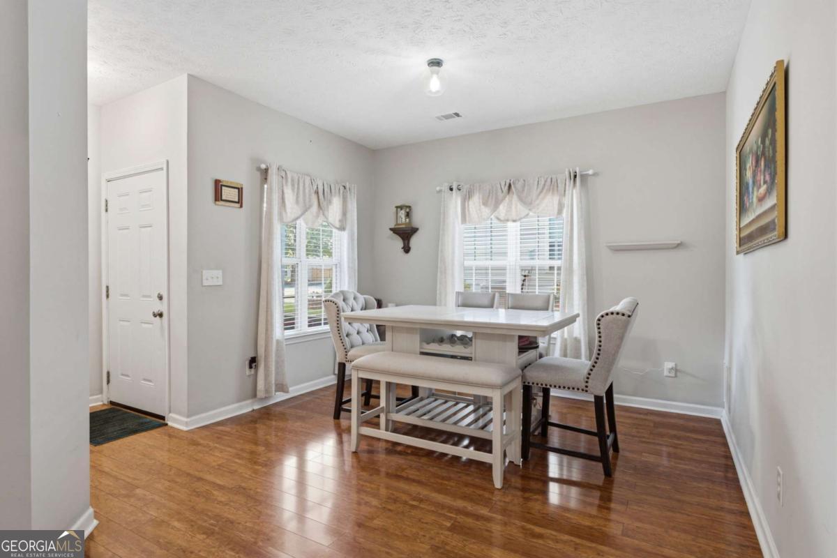5009 Timber Hills Drive Property Photo 3